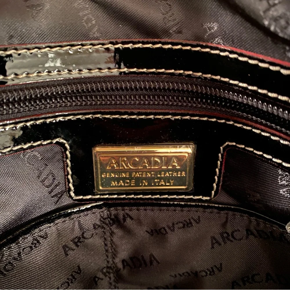 Arcadia Women’s Black Patent Leather Dome Handbag Zip Closure Made in Italy EUC